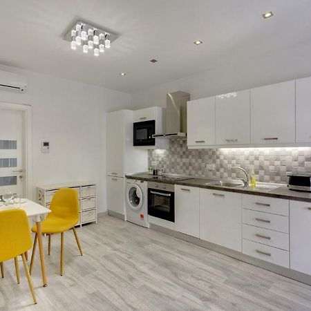 Splendid Apartment, Steps Away From The Sea Sliema Buitenkant foto